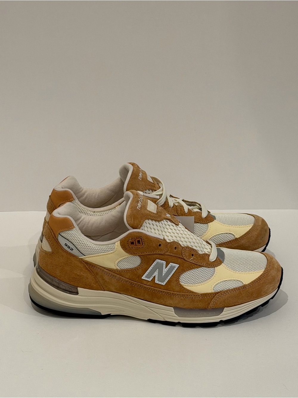 New Balance 992 Made in USA Sweet Caramel Men’s Low Top Lace-Up Sneakers U992CC